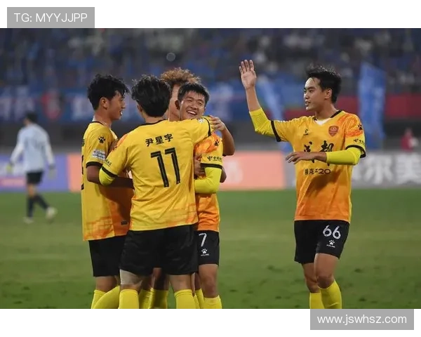 中国足球超级联赛新赛季火热开幕 各队阵容调整引发球迷热议